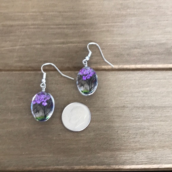 Gorgeous pressed flower in resin earrings! - Picture 2 of 3